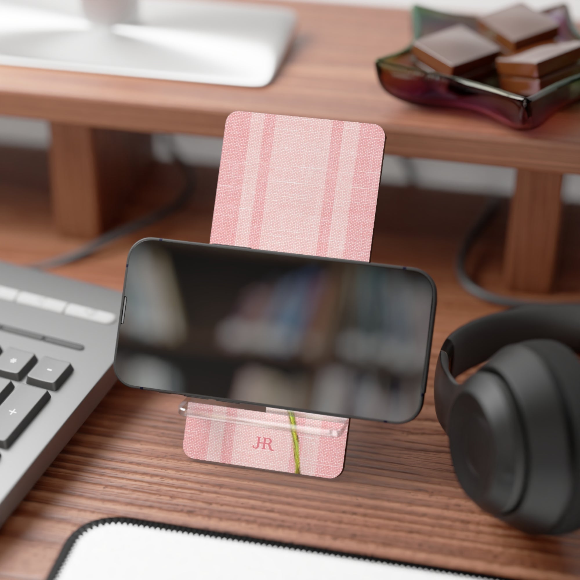 Miss Pinky Phone Stand
